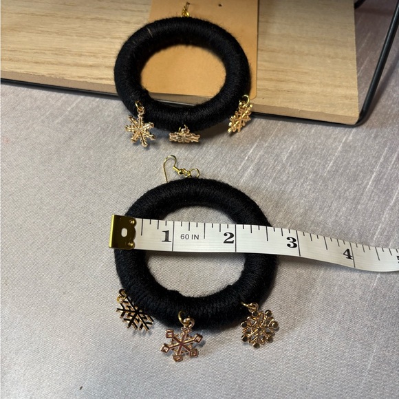 Wool, Hoop, Snowflake Earrings. Christmas Themed. Black and Gold. New. - Picture 5 of 5
